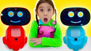 jannie and maddie play with robot toys and learn good behavior for kids