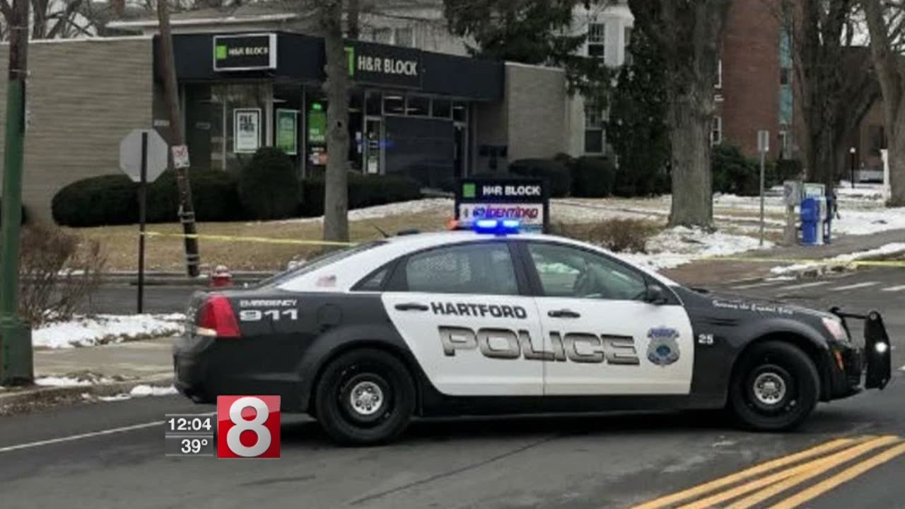 Gas leak causes road closures in Hartford - YouTube