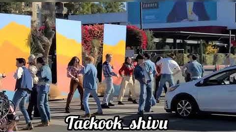 tae was trying to interact a girl.... 💕 at PTD james corden crosswalk concert🌻🌻 #taekook #2021 💛💛
