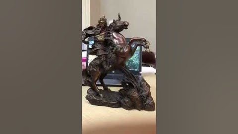 Tượng Quan Công cưỡi ngựa đồng vàng hun nâu