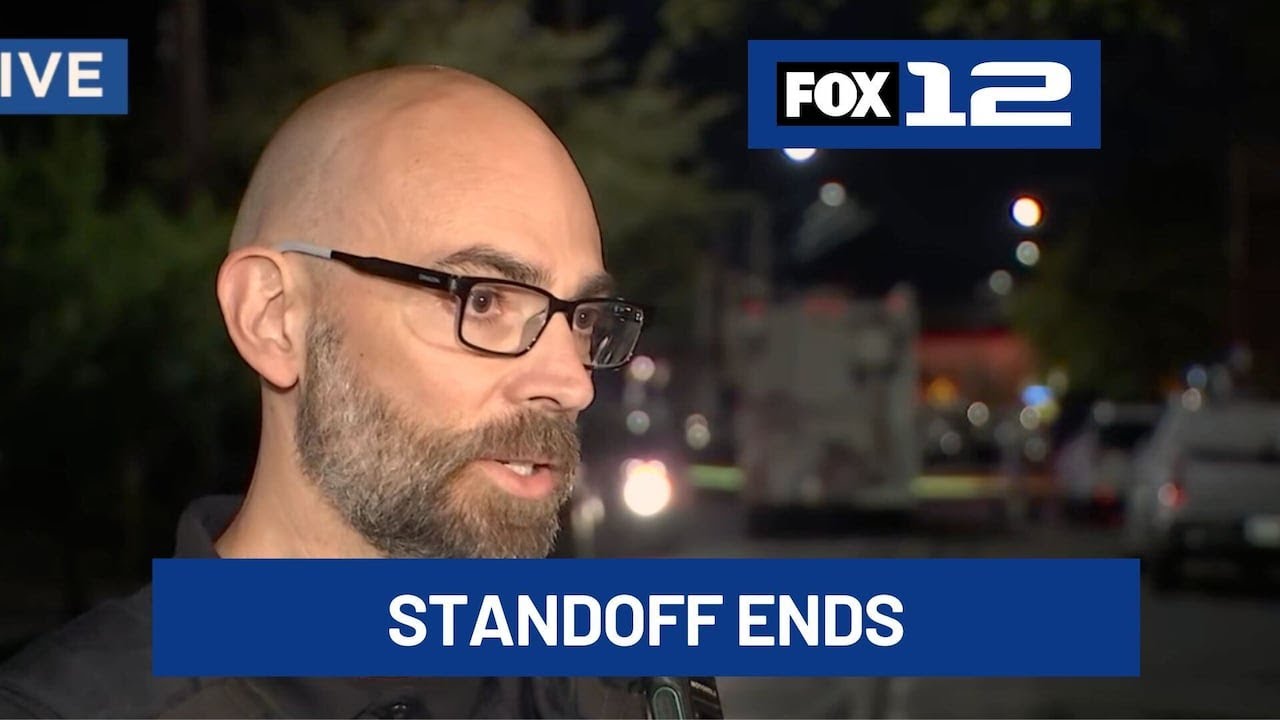 Man in custody after armed standoff at SE Portland apartments - YouTube