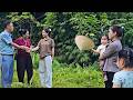 Dung's mother showed her fondness for Linh in front of Hue the first time they met