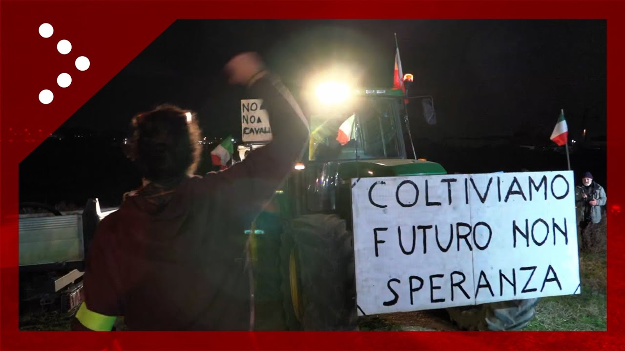 L'arrivo dei trattori a Roma nella serata di lunedì sulle note dell'inno nazionale