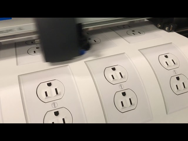 Graphtec 48" CE6000 Plus contour cutter demo using sample printed on Canon imagePROGRAF PRO-4100