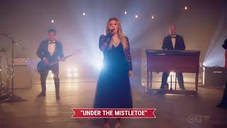 Kelly Clarkson \u0026 Brett Eldredge — Under the Mistletoe (The Original Santa Claus Parade) [HD]