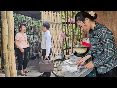 Yen Chi Moved A Large Amount Of Firewood And Cooked To Invite Workers