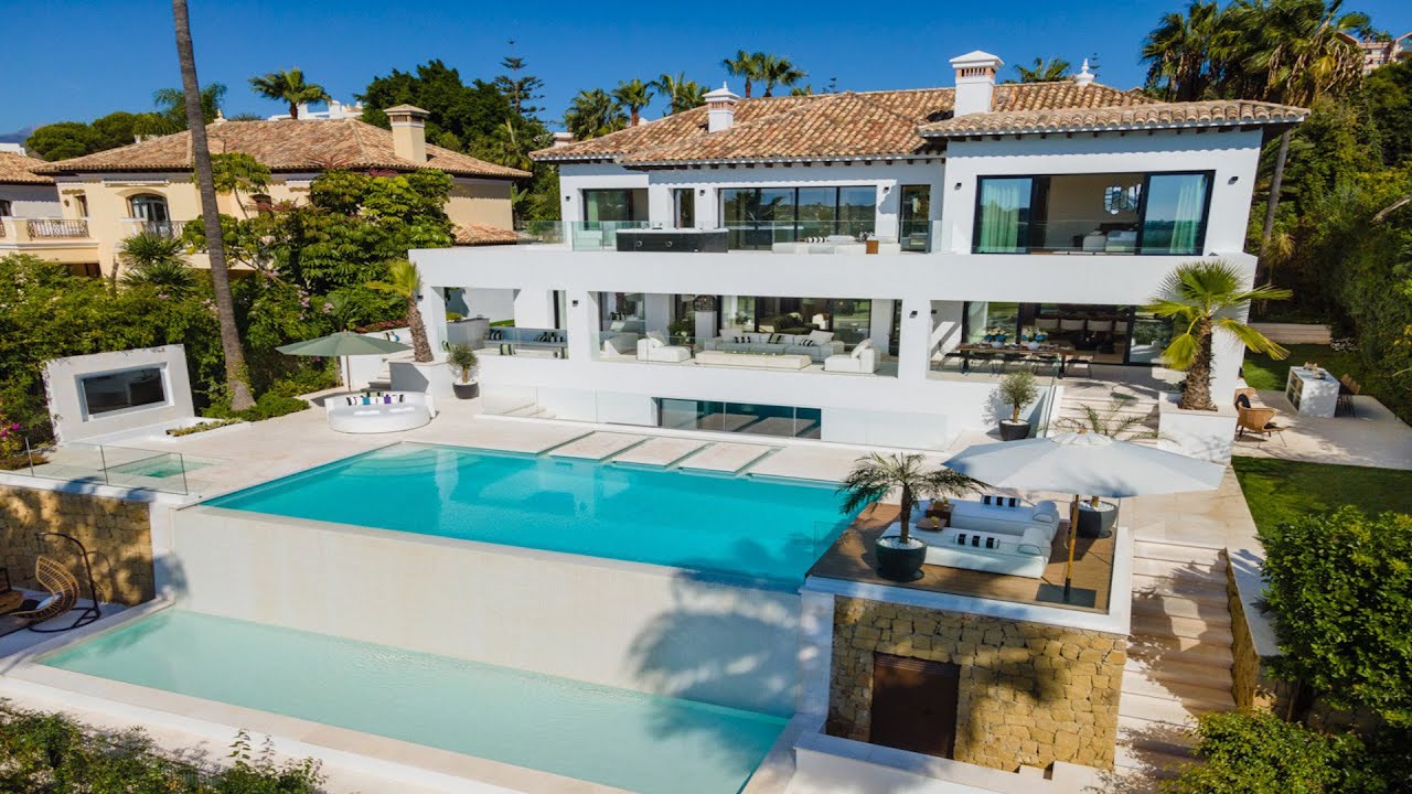 Excellent Front Line Golf Villa in Marbella, €5.500.000, Marbella Hills Homes Real Estate