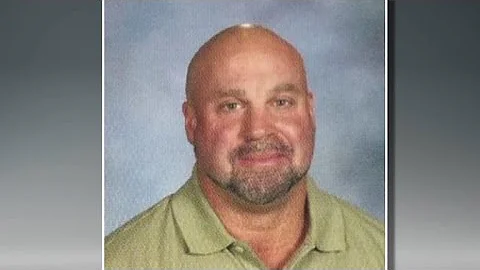 Teacher suspended for blocking students' cell phones