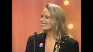 26th CMA Awards (1992) : Female Vocalist of the Year - Mary Chapin Carpenter