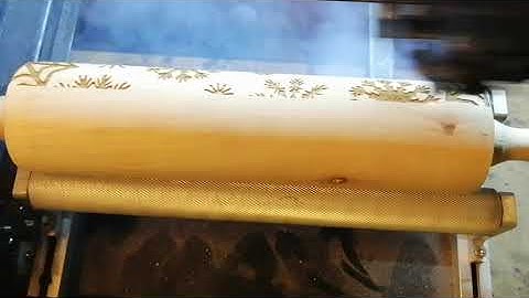Engraving a rolling pin for christmas with a laser rotary axis
