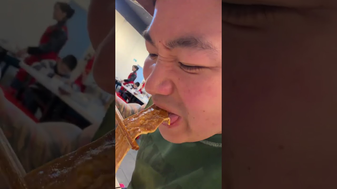 Four Friends Eat to the Brim for Just 125 Yuan in Ronghui Peninsula