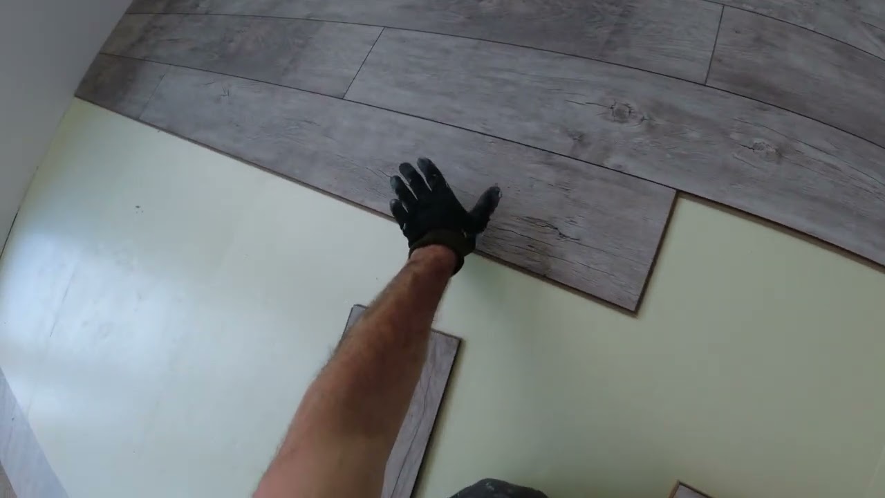 Installing supermarket flooring. Leroy Merlin, Castorama, Obi, and others. Step by step.
