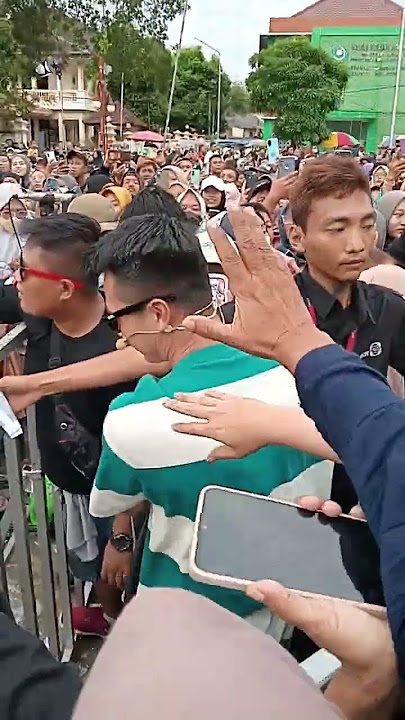 Momen kedatangan  Eza Gionino dan Adinda Azani #wonogiri #karnavalsctv #dindaazani  #ezagionino