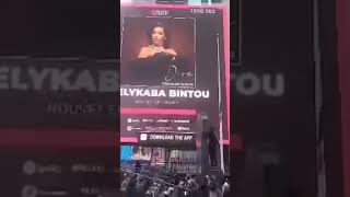 Djely Kaba Bintou sur Times Square en Amérique🇺🇲 Péh t'as pas aimé la bonne nouvelle...#abonnez_vous