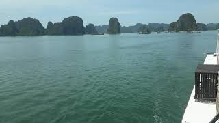 Coj neb peb uas lub siab ntev mus ncig uas si rau Ha long bay teb chaws nyab laj nawb