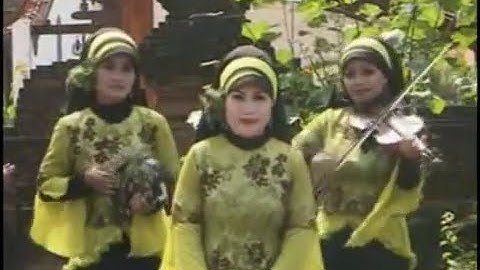 Senyum kelabu (cover by ELHAWA Semarang)
