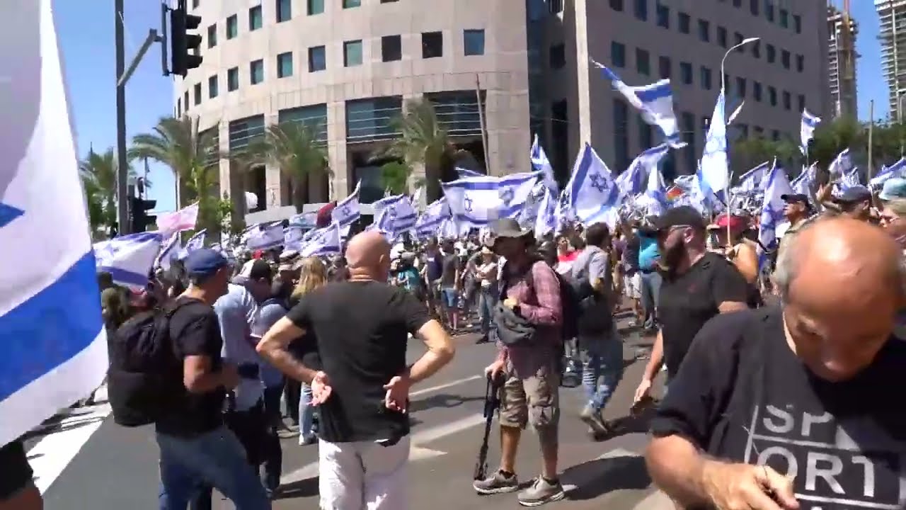 צפו בשידור החי: עימותים קשים בהפגנה בקפלן