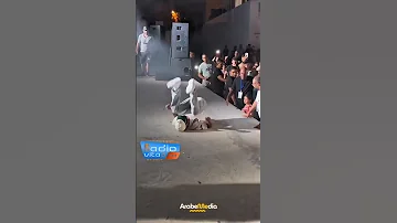 نوردو يستلقي على الركح بعد مجهود كبير ويعود للغناء بلقطة بهلوانية 