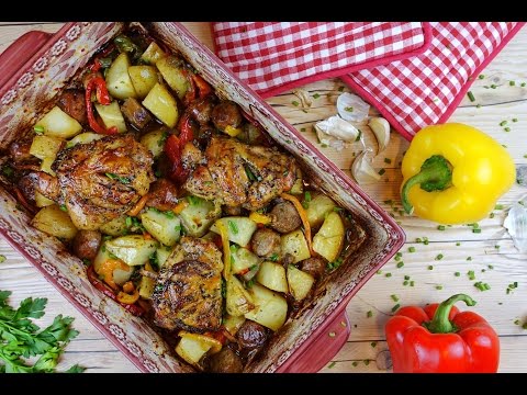 Видео рецепт Курица с картофелем и тушеной колбасой