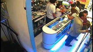 BANDA DE LADRONES ROBAN EL CENTRO COMERCIAL CITY MARKET CARACAS