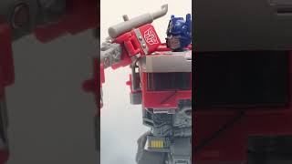 Optimus Prime “Take off his head” stopmotion #transformers #autobots #optimusprime #stopmotion #rotb