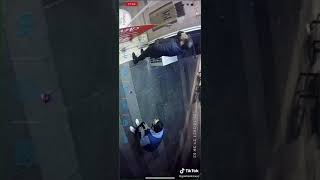 Adam Cam Kapiya Kafa Atiyor