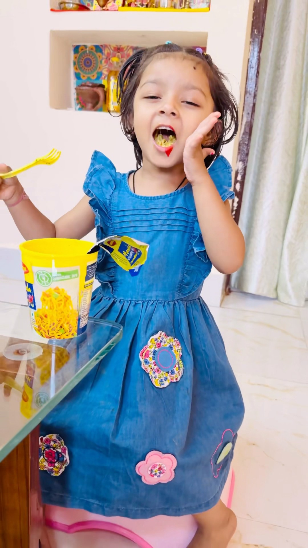 Tooktook chot par itna jal rha Maggi kaise kha rhi?