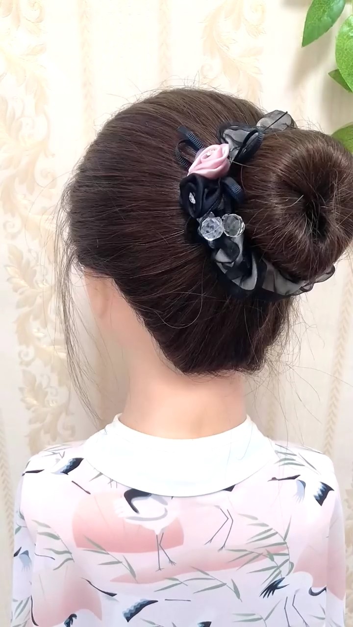 Beauty Hair Stylist Tutorial (Shorts 201) - YouTube