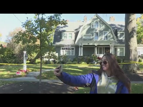 Netflix Fans Flock to New Jersey Town that Inspired New Series