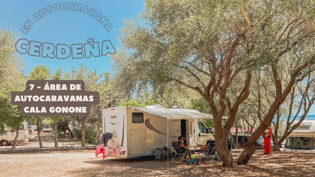 Area de Autocaravana Cala Gonone - Cerdeña - Y reservamos un barco.