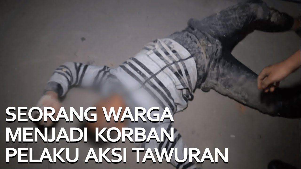 Sekelompok Aksi Tawuran Melarikan Diri Saat Melihat Tim, Terdapat Sajam Hingga Bom Molotov - 86