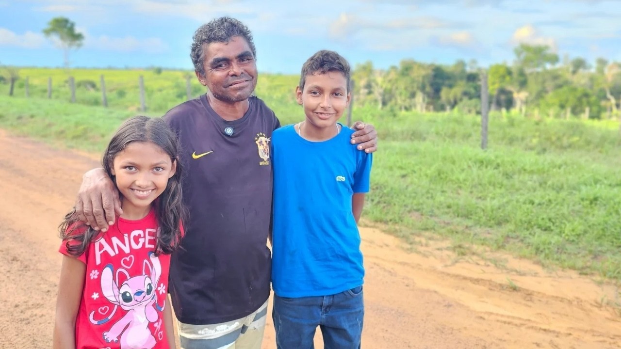 PAI DE 4 FILHOS NÃO SEGURA A EMOÇÃO COM ESSA SURPRESA ❤️