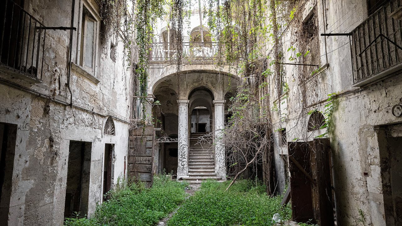 Millionaire Family disappeared: Abandoned Mansion explored