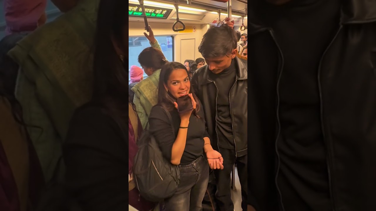 बुड़िया.prank in 🚇metro😂🤣🤪