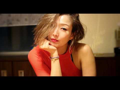 Sammi Cheng 郑秀文 -【 不要惊动爱情】 還沒有相擁別意外 神教會我等待 待情流像細水 才去承諾你 拿一生兌換愛