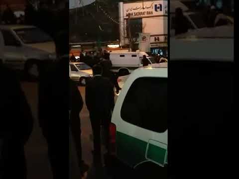 درگیری مزدوران رژیم با مردم تظاهرات کننده در شاباد اسلام آباد غرب