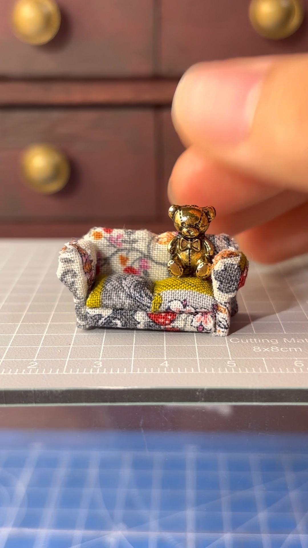 ミニチュアのソファを作りました🛋️🧸 - YouTube