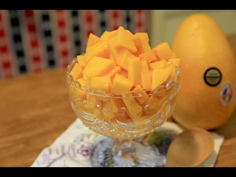 【蘿潔塔的廚房】如何切出美美的芒果丁 。這樣切的芒果很完美喔。