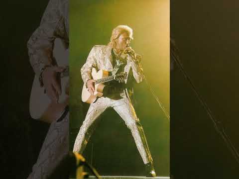 #short Johnny Hallyday
