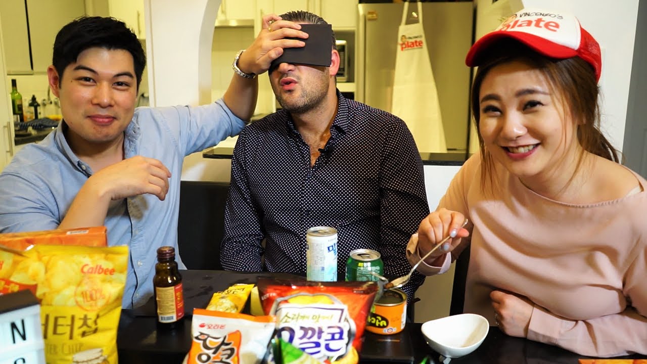 ITALIAN CHEF Try KOREAN Snacks for the FIRST TIME | Vincenzo