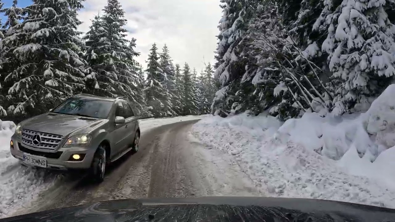 Peugeot 308 SW - TransBucegi - urcare spre Cabana Dichiu pe zăpadă