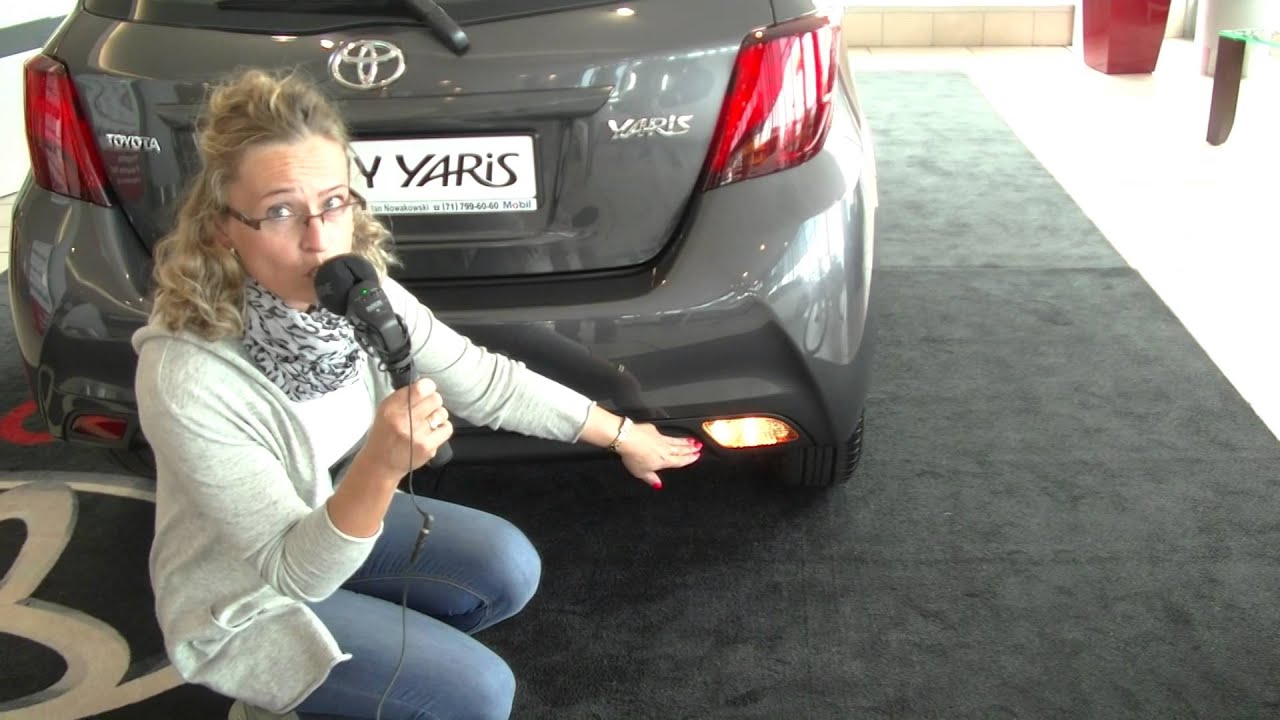 Światła hamowania stop i wsteczny bieg w Toyocie Yaris