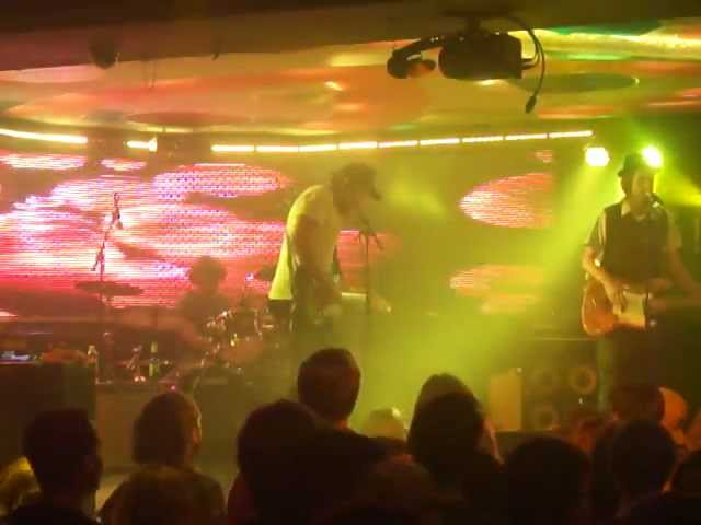 在 YouTube 上觀看「The Beautiful Girls - Gratitude (Live in Victoria, BC)」