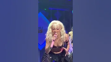 Doja Cat “Get Into It Yuh” Live at Jingle Ball (fancam)