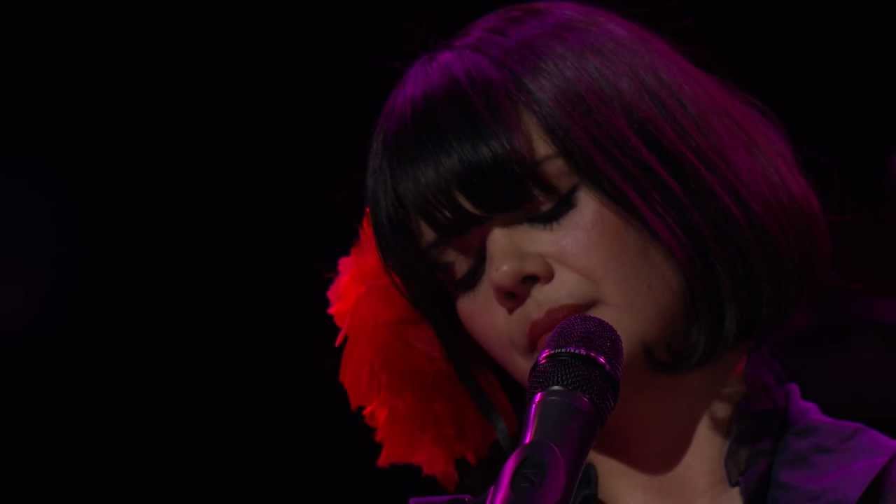 [HD] Bat For Lashes Travelling Woman (Live at iTunes Festival 2012