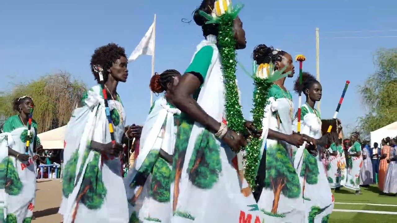 Lang Ajuong naar by Tau Akiyooi