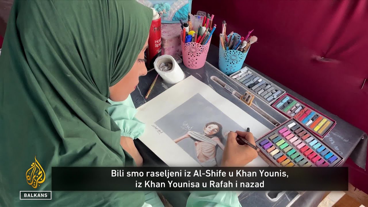امرأة فلسطينية تستخدم موهبتها الفنية لتصوير معاناة شعبها