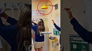 Uma Surpresa Ao Abrir O Chuveiro