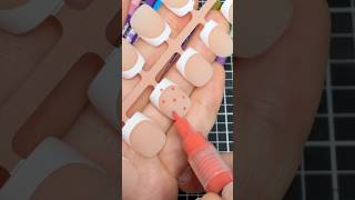 Decorating my nails with markers: polka dot design for spring #nailideas #pastelnails #simplenails