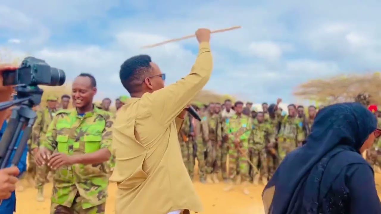 Abwaan Muxyadiin Shaahid ayaa maanta Magaalo xeebedka Kudhaa ku dhiiri galiyay Ciidankii